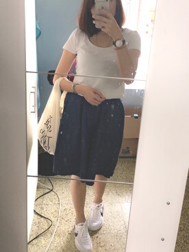 「NIKE（ナイキ）のアイテム（スニーカー、ホワイト系）」を使った、Scarlettさん（レディース・164cm）の春コーディネート