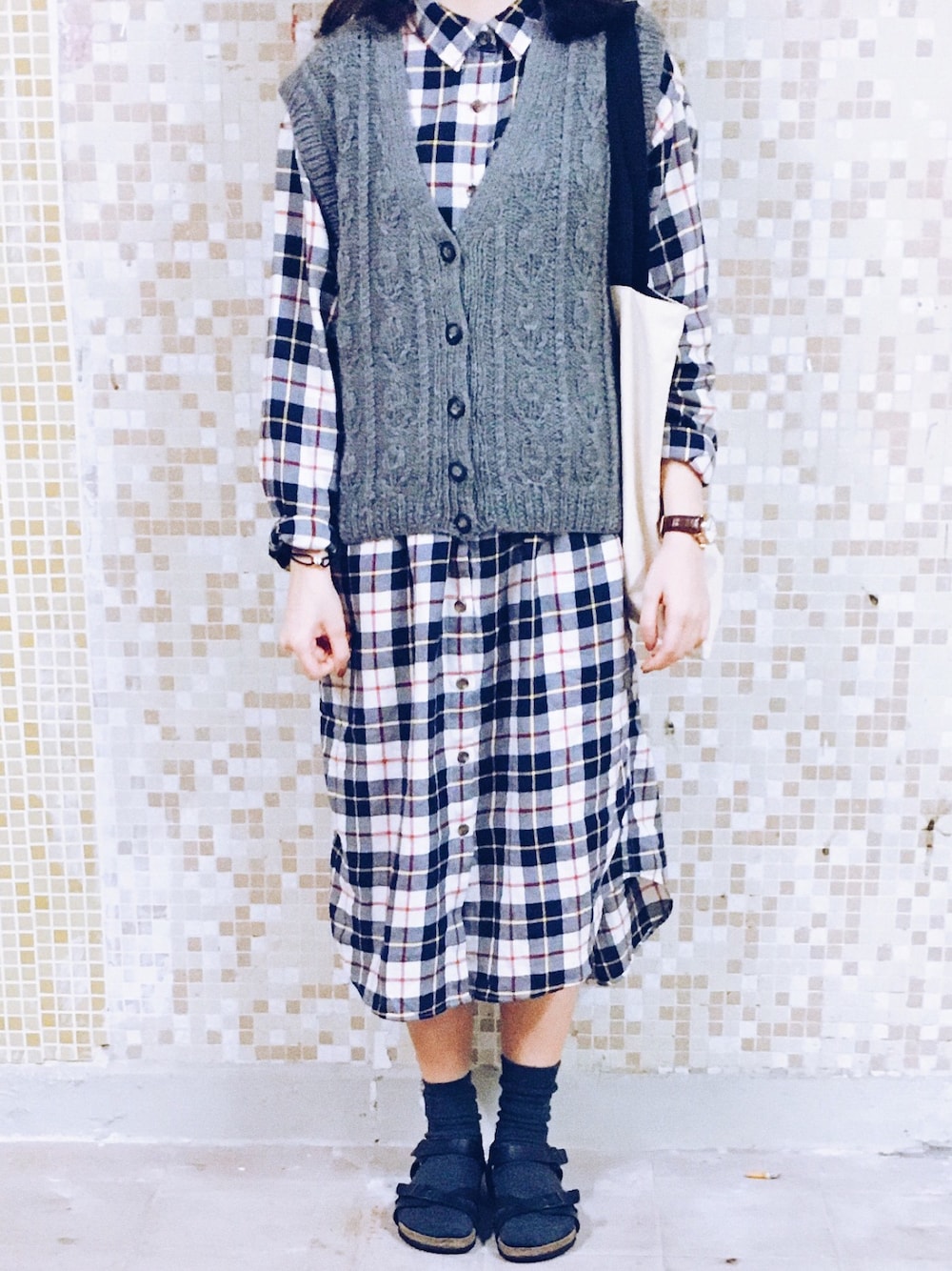 「UNIQLO、vintage、homemade、hongkong、hongkonger、birkenstock」｜「UNIQLOのアイテム（シャツワンピース、その他）」を使った、BOWさん（レディース・156cm）の春コーディネートの1枚目の写真