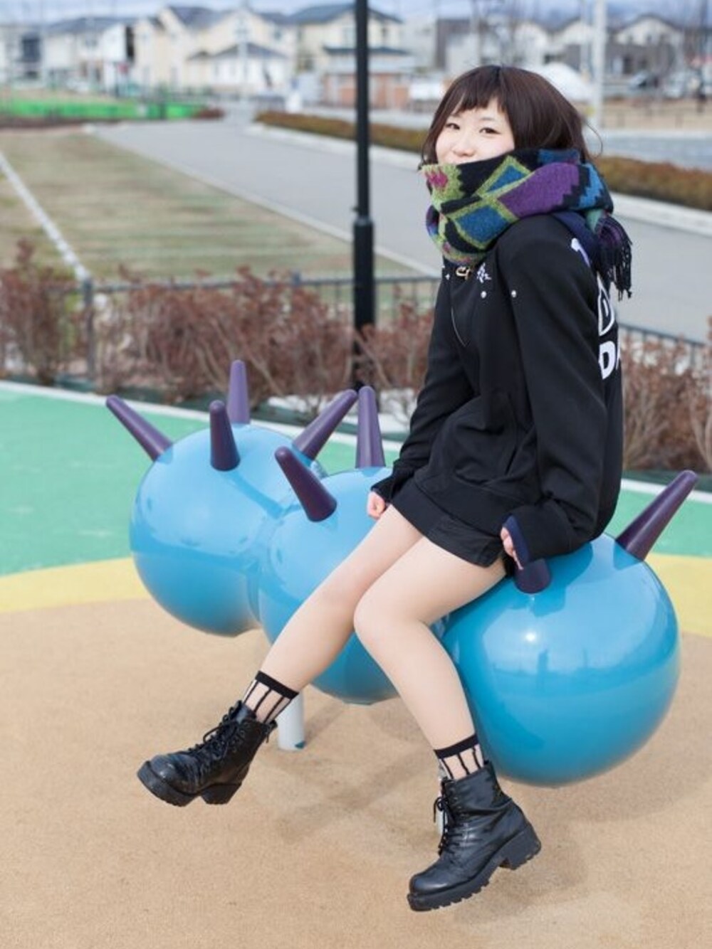 「WEGO、山形、ポートレート、黒、カラス族」｜「WEGOのアイテム（ライダースジャケット、ブラック系）」を使った、りゅんまゆぺれすとろいかさん（レディース・157cm）の夏コーディネートの1枚目の写真