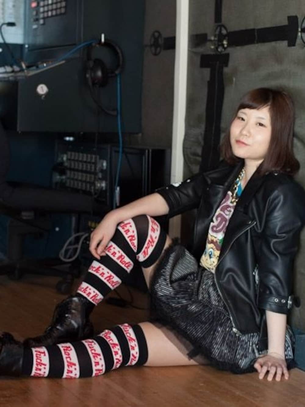 「瀬戸あゆみ、Aymmy in the batty girls、zipper、ポートレート、仙台」｜「Aymmy in the batty girlsのアイテム（ライダースジャケット、ブラック系）」を使った、りゅんまゆぺれすとろいかさん（レディース・157cm）の夏コーディネートの1枚目の写真