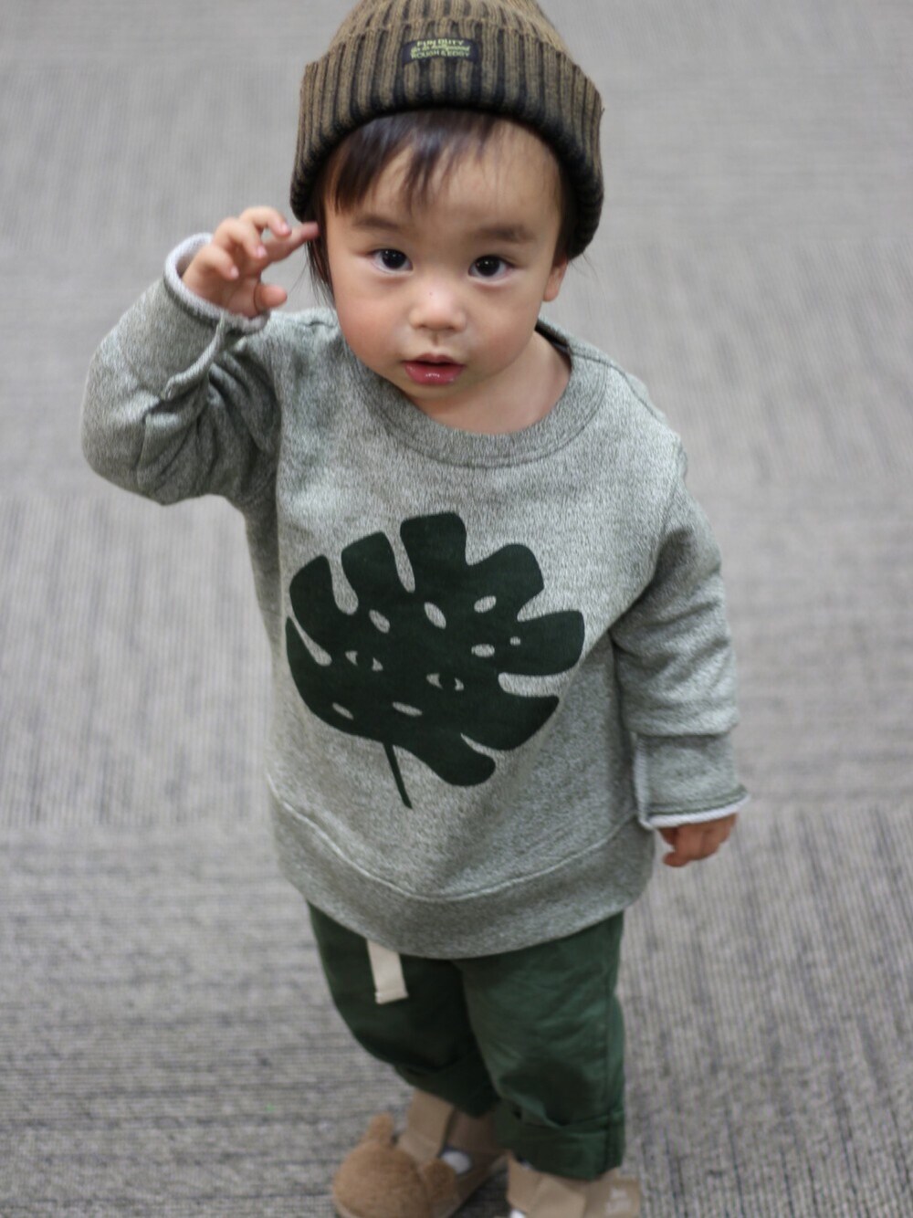 「tinycottons、アヒル口、葉っぱ隊、トレンディエンジェル、男の子、1歳、でこっぱち、全球団あつまりん祭告知」｜「DENIM DUNGAREEのアイテム（ニットキャップ/ビーニー、ブラウン系）」を使った、ayakaさん（キッズ・80cm）の春コーディネートの1枚目の写真