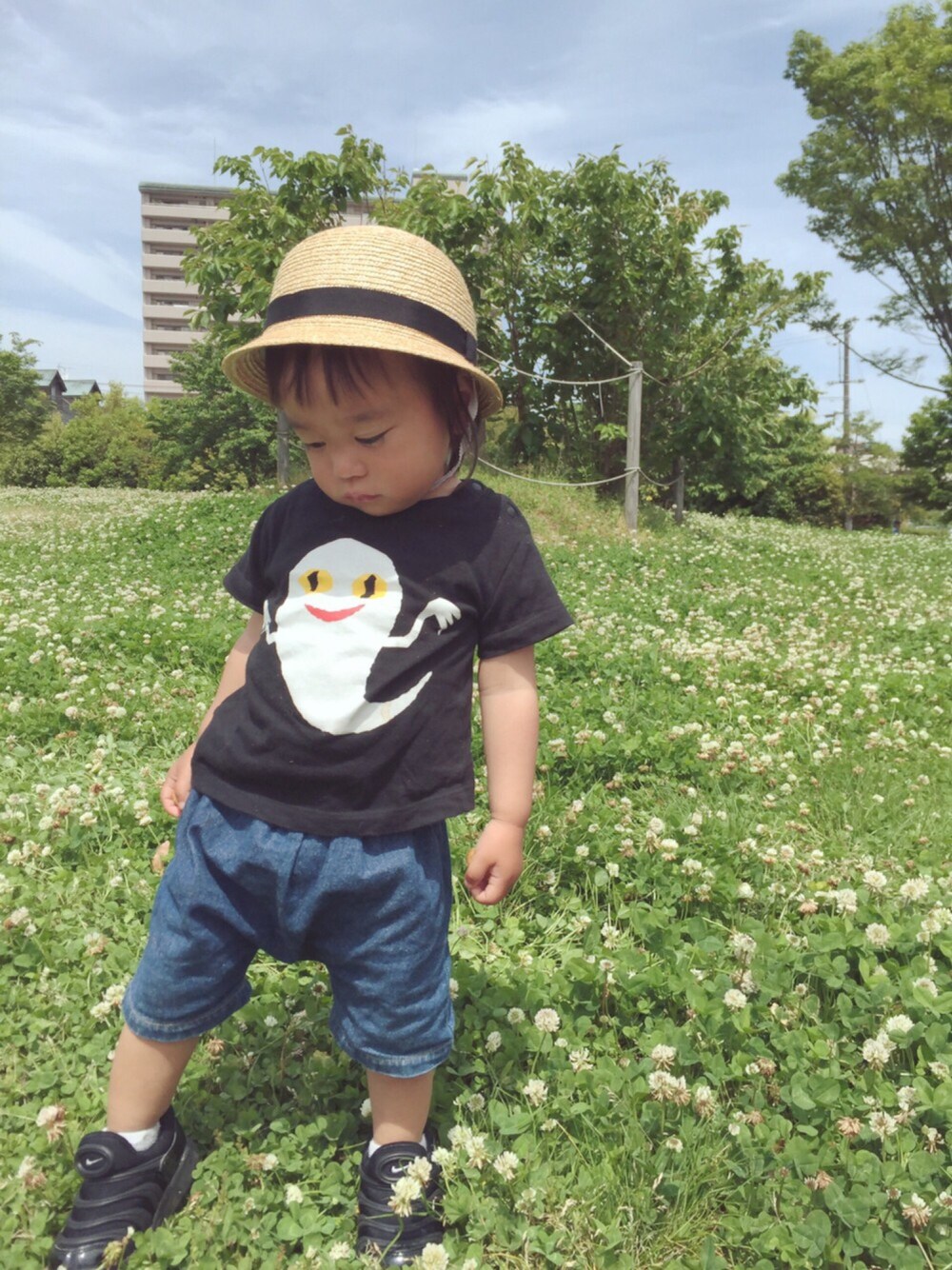 「クラスカ、公園スタイル、ねないこだれだ、hulaレッスン、母の日」｜「CLASKA Gallery & Shop "DO"のアイテム（ハット、ベージュ系）」を使った、ayakaさん（キッズ・80cm）の春コーディネートの1枚目の写真