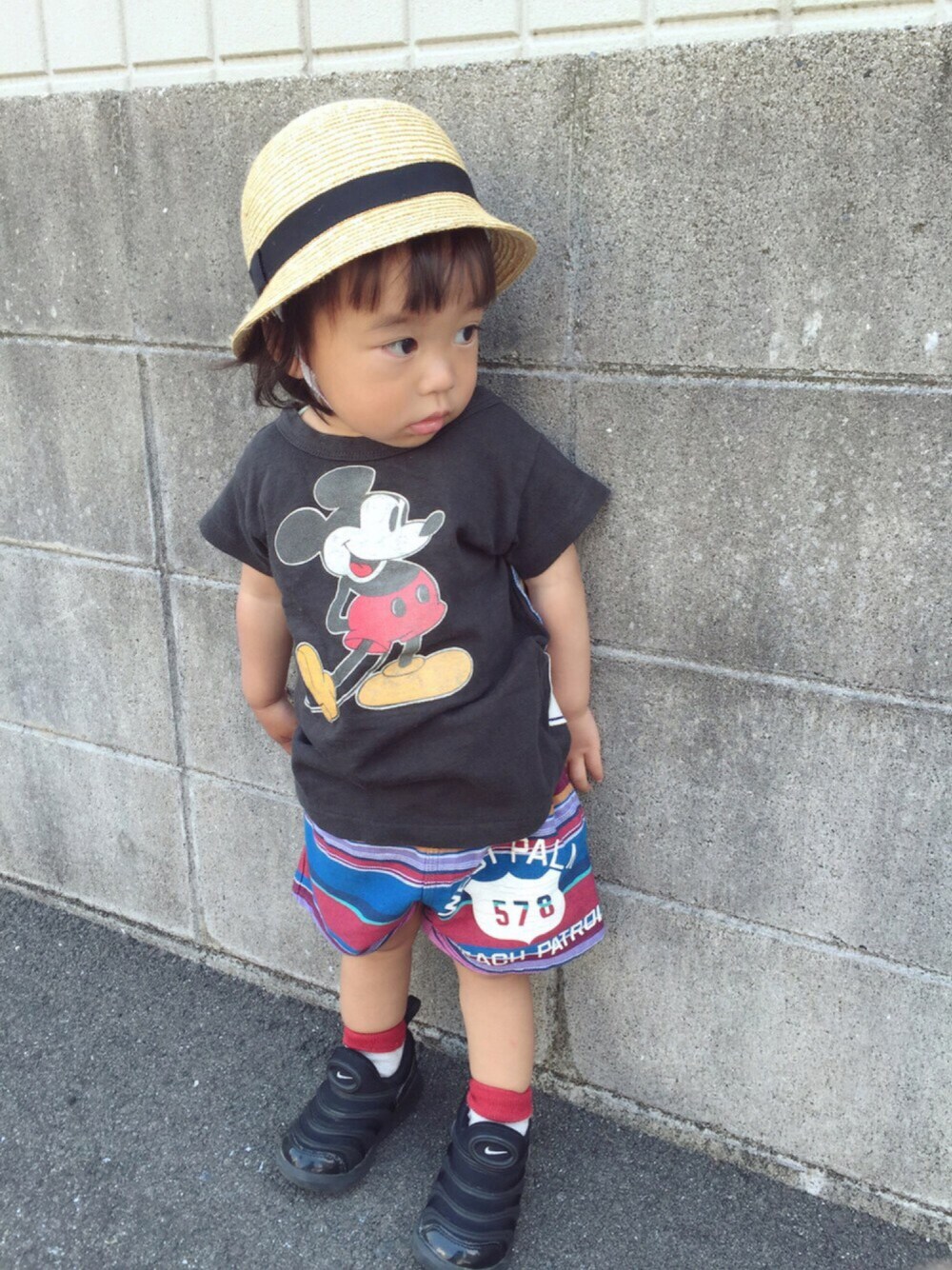 「クラスカ、デニムダンガリー、ミッキーT、ワッペン、合成、キモい、しょわーずオセロコーデフェス告知、ぶんぶんおかえりな祭告知」｜「CLASKA Gallery & Shop "DO"のアイテム（ハット、ベージュ系）」を使った、ayakaさん（キッズ・80cm）の春コーディネートの1枚目の写真