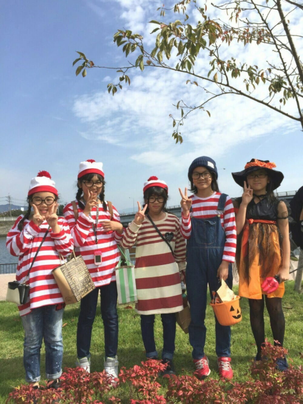 「wearhalloween2016、ハロウィンコーデ、ウォーリーをさがせ！、サリー、WEAR HALLOWEEN 2016」｜「ちびっこチームのアイテム（福袋/福箱、パープル系）」を使った、ayakaさん（キッズ・130cm）の秋コーディネートの1枚目の写真