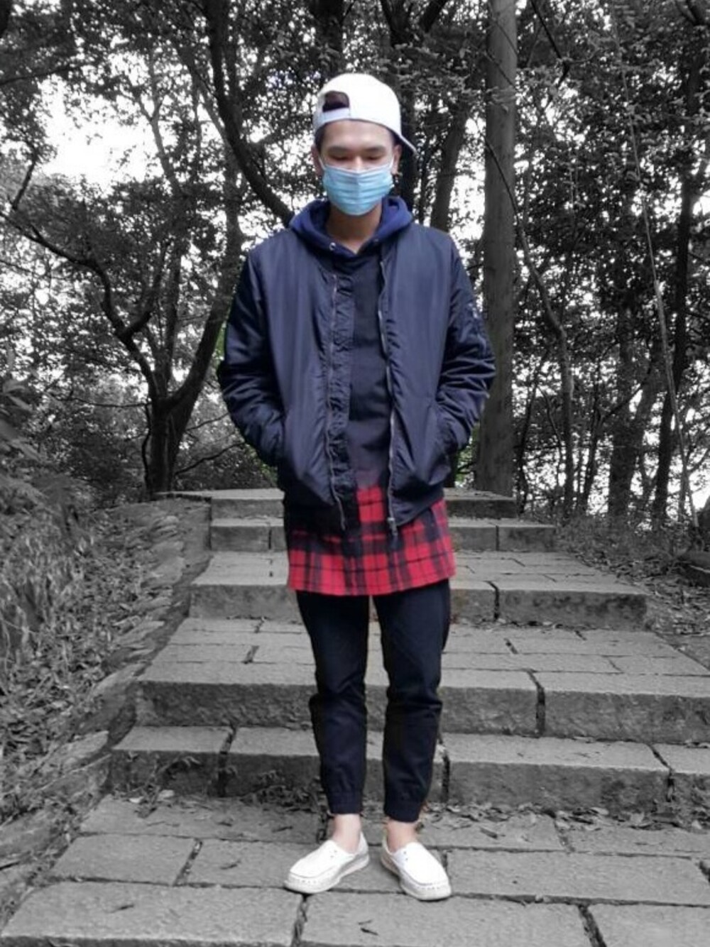 「SQUAD、H&M、Pull&Bear」｜「SQUADのアイテム（キャップ、ホワイト系）」を使った、Rayさん（メンズ・178cm）の冬コーディネートの1枚目の写真