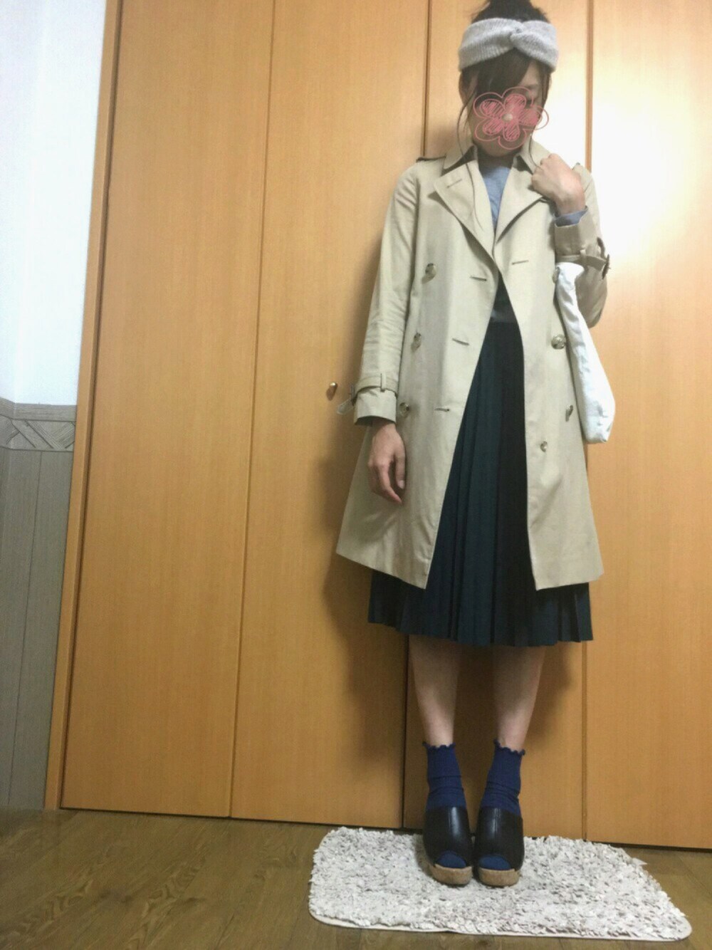 「シンプル、秋のコーデ、きれいめカジュアル、プリーツスカート、トレンチコート、プチプラ、オトナカジュアル、秋、casual」｜「BEAUTY&YOUTH UNITED ARROWSのBYTF 60/2 レギュラートレンチコート◆（トレンチコート、ベージュ系）」を使った、ぬめさん（レディース・161cm）の秋コーディネートの1枚目の写真