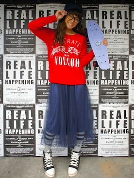 「VOLCOM」｜「アイテム（スウェット）」を使った、Yuki Furihataさん（レディース・163cm）の冬コーディネート