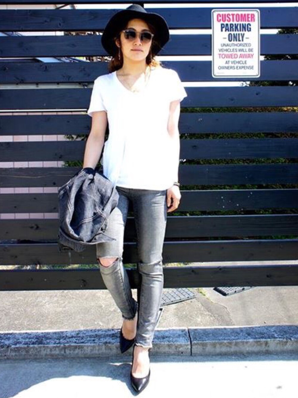 「VOLCOM、Volcomsendai」｜「VOLCOMのVolcom Destroyed Cropped Jeans (Gunmetal Grey)（デニムパンツ、グレー系）」を使った、Yuki Furihataさん（レディース・163cm）の春コーディネートの1枚目の写真