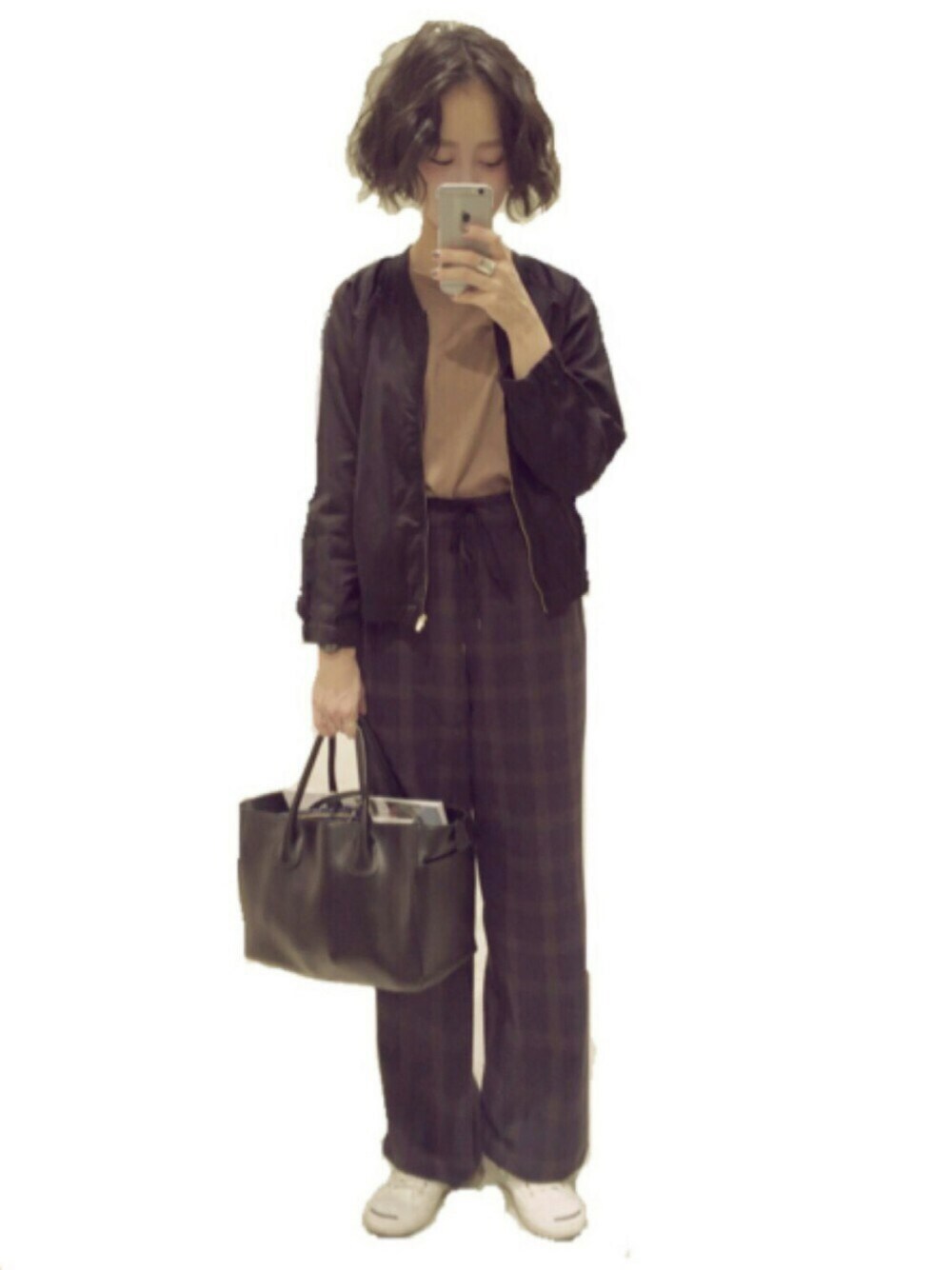 「チェック、古着、ワイドパンツ、キャメル、niko and ...、パンツ、ブルゾン、秋コーデ、レトロ、ウェーブヘアー」｜「niko and...のTRSイージーワイドパンツ【niko and...】（その他パンツ、ブルー系）」を使った、TOMOKAさん（レディース・163cm）の秋コーディネートの1枚目の写真