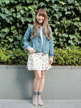 「フラワープリント」｜「アイテム（デニムジャケット）」を使った、GapJapanさん（レディース・165cm）の冬コーディネート