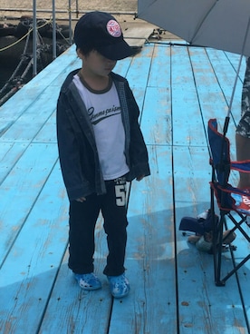 「TOMMY HILFIGER（トミーヒルフィガー）のアイテム（キャップ）」を使った、sotaさん（キッズ・110cm）の秋コーディネート
