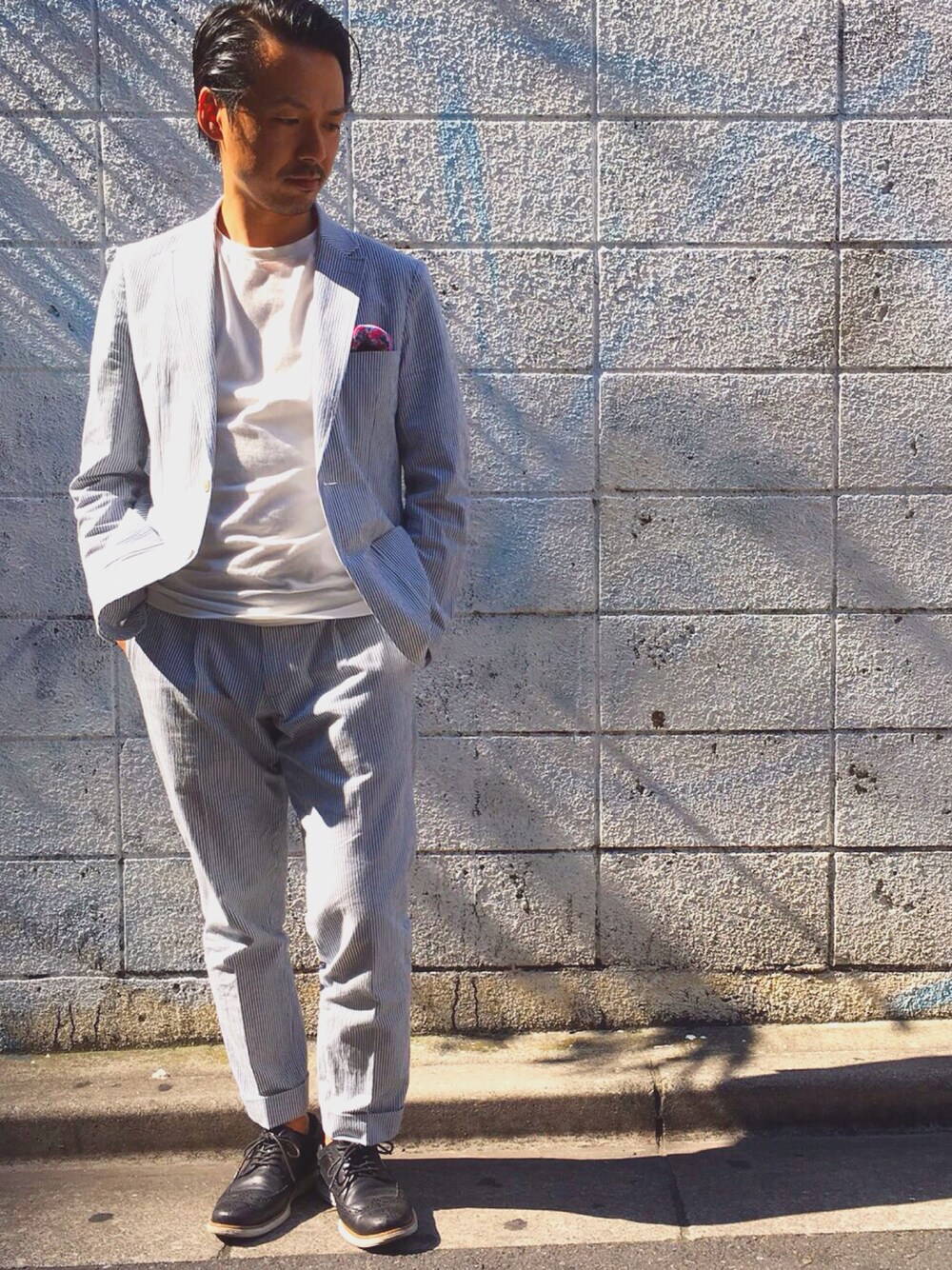 「夏、nano・universe、STEFANOBIGI、COLE HAAN(COLE HAAN)、セットアップ」｜「STEFANO BIGIのアイテム（ハンカチ/ハンドタオル、ピンク系）」を使った、NANO・UNIVERSE LIBRARY 東京 STAFFさん（メンズ・170cm）の夏コーディネートの1枚目の写真
