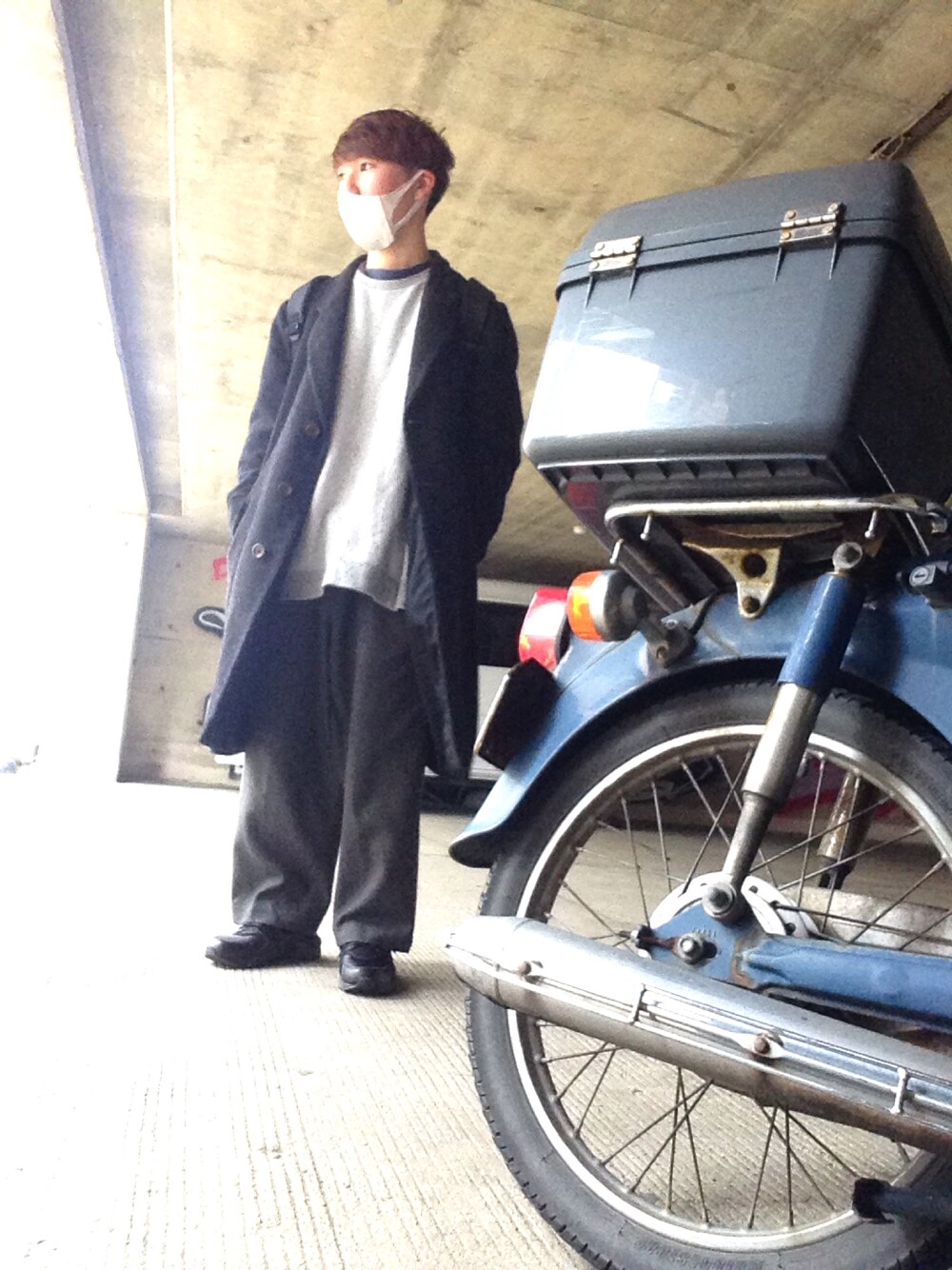 「LANVIN、ビッグシルエット、VICTIM、NIKE、air huarache、vintage」｜「LANVINのアイテム（チェスターコート、ブラック系）」を使った、Sugarさん（メンズ・168cm）の春コーディネートの1枚目の写真