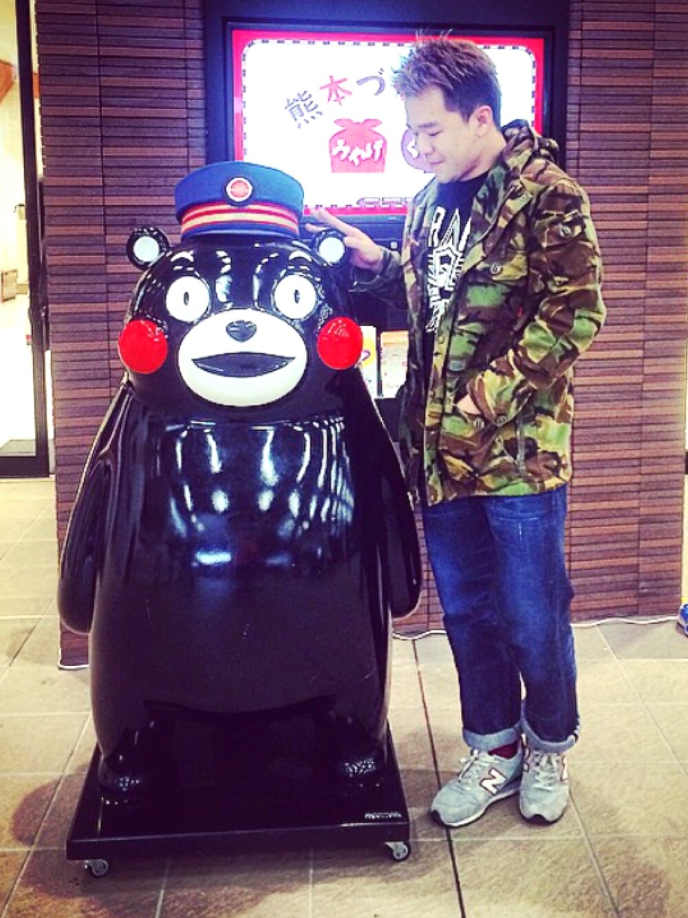 「wtaps、wtapsparasmaock、parasmock、kumamoto、m996pg」｜「WTAPSのアイテム（ミリタリージャケット、グリーン系）」を使った、Lewis Tiongさん（メンズ・173cm）の春コーディネートの1枚目の写真