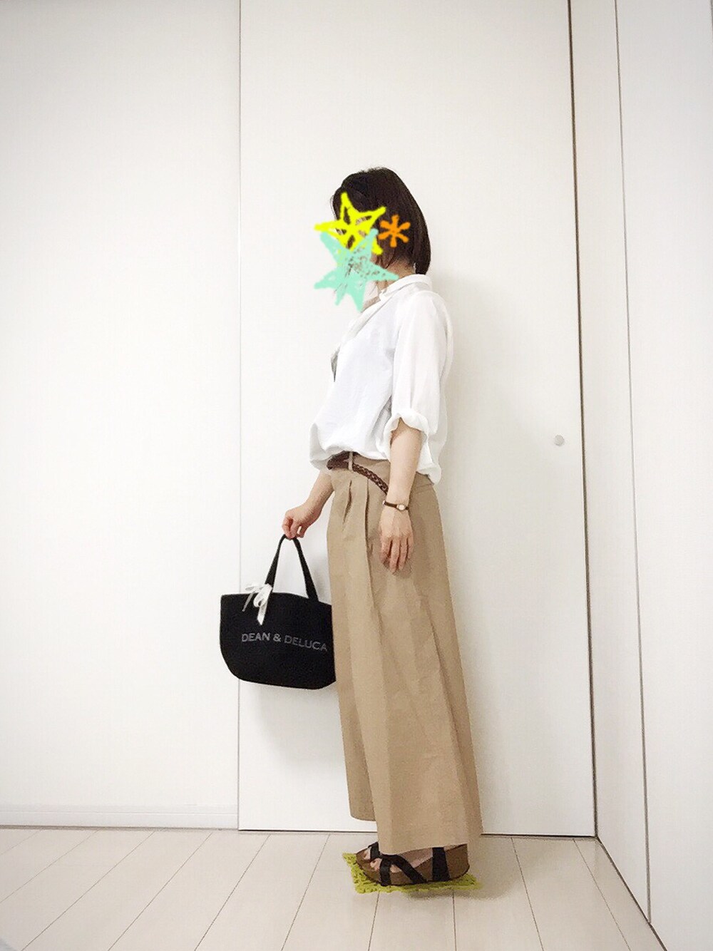「シンプル、summer、夏、オトナカジュアル、シャツスタイル、ブラウス、ナチュラル、ガウチョパンツ」｜「UNIQLOのWOMEN コットンワイドパンツ（ハイライズ）（その他パンツ、ベージュ系）」を使った、sa…⁂さん（レディース・152cm）の夏コーディネートの1枚目の写真