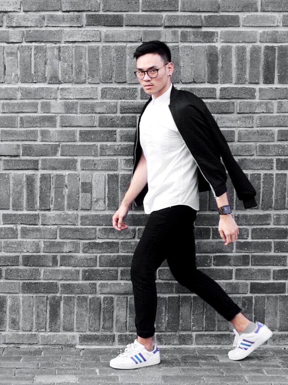 「ootd、ZaloraxWear、Zalora」｜「PADINIのアイテム（シャツ/ブラウス、ホワイト系）」を使った、Alvin Seeさん（メンズ・184cm）の春コーディネートの1枚目の写真