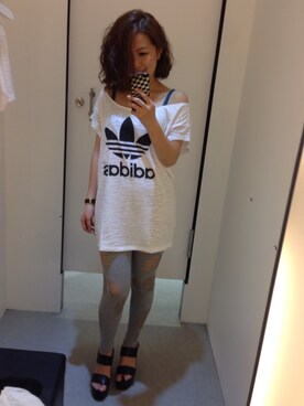 「adidas Originals（アディダスオリジナルス）のアイテム（Tシャツ/カットソー、ホワイト系）」を使った、ミナ さん（レディース・153cm）の夏コーディネート