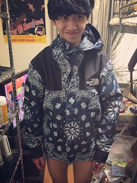 「アイテム（マウンテンパーカー、ブルー系）」を使った、早山さん（メンズ・167cm）の冬コーディネート