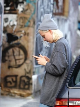 「streetsnap」｜「アイテム（スウェット）」を使った、아이즈매거진(eyesmag.com)さん（レディース・170cm）の夏コーディネート