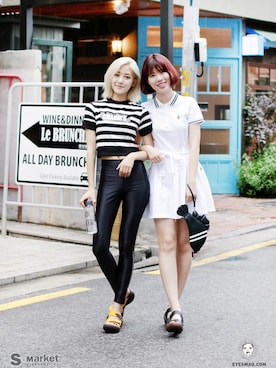 「streetfashionphotographer」｜「アイテム（サンダル）」を使った、아이즈매거진(eyesmag.com)さん（レディース・164cm）の夏コーディネート