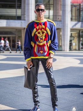 「streetsnap」｜「アイテム（スウェット）」を使った、아이즈매거진(eyesmag.com)さん（メンズ・178cm）の秋コーディネート