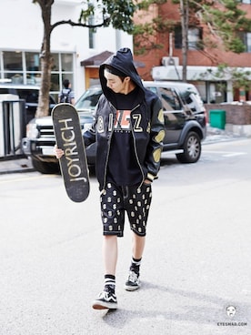 「streetsnap」｜「アイテム（スタジャン）」を使った、아이즈매거진(eyesmag.com)さん（メンズ・177cm）の秋コーディネート