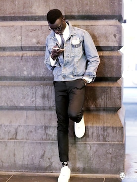 「streetsnap」｜「アイテム（デニムジャケット）」を使った、아이즈매거진(eyesmag.com)さん（メンズ・183cm）の秋コーディネート