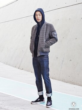 「streetsnap」｜「アイテム（ダウンジャケット/コート）」を使った、아이즈매거진(eyesmag.com)さん（メンズ・178cm）の秋コーディネート