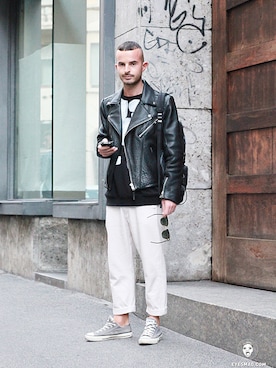 「streetfashionphotographer」｜「アイテム（パンツ）」を使った、아이즈매거진(eyesmag.com)さん（メンズ・178cm）の秋コーディネート