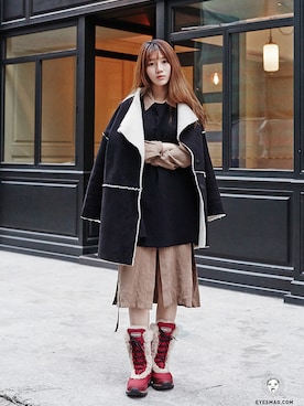 「streetsnap」｜「アイテム（ブーツ）」を使った、아이즈매거진(eyesmag.com)さん（レディース・161cm）の秋コーディネート