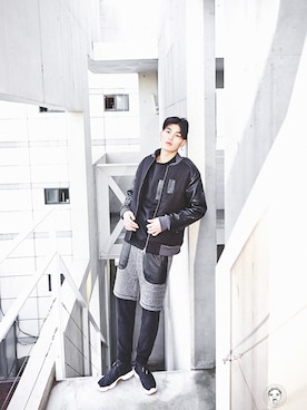 「streetsnap」｜「アイテム（ミリタリージャケット）」を使った、아이즈매거진(eyesmag.com)さん（メンズ・188cm）の秋コーディネート