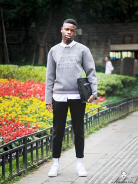 「streetfashionphotographer」｜「アイテム（バッグ）」を使った、아이즈매거진(eyesmag.com)さん（メンズ・181cm）の秋コーディネート