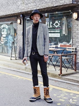 「streetsnap」｜「アイテム（ブーツ）」を使った、아이즈매거진(eyesmag.com)さん（メンズ・182cm）の秋コーディネート