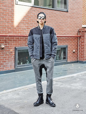 「streetfashionphotographer」｜「アイテム（パンツ）」を使った、아이즈매거진(eyesmag.com)さん（メンズ・183cm）の秋コーディネート