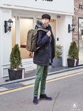 「streetsnap」｜「アイテム（ダウンジャケット/コート）」を使った、아이즈매거진(eyesmag.com)さん（メンズ・188cm）の冬コーディネート