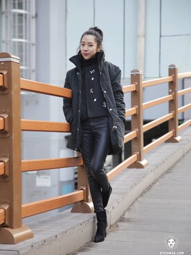 「streetsnap」｜「アイテム（ダウンジャケット/コート）」を使った、아이즈매거진(eyesmag.com)さん（レディース・165cm）の冬コーディネート