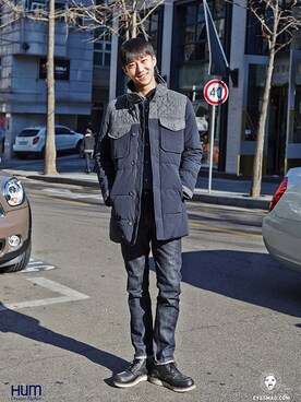 「streetfashionphotographer」｜「アイテム（その他トップス）」を使った、아이즈매거진(eyesmag.com)さん（メンズ・183cm）の冬コーディネート