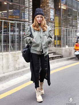 「streetsnap」｜「アイテム（ブーツ）」を使った、아이즈매거진(eyesmag.com)さん（レディース・165cm）の冬コーディネート