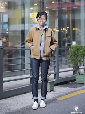 「Carhartt（カーハート）のアイテム（その他アウター）」を使った、아이즈매거진(eyesmag.com)さん（レディース・162cm）の冬コーディネート