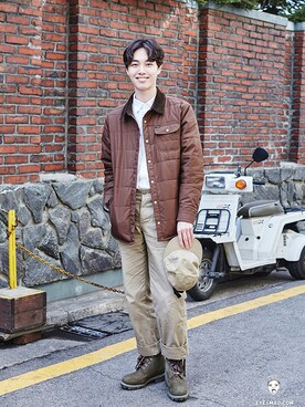 「streetsnap」｜「アイテム（ブーツ）」を使った、아이즈매거진(eyesmag.com)さん（メンズ・180cm）の冬コーディネート