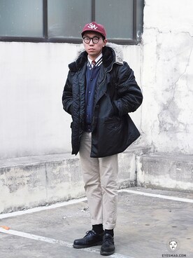 「streetfashionphotographer」｜「アイテム（バッグ）」を使った、아이즈매거진(eyesmag.com)さん（メンズ・178cm）の春コーディネート