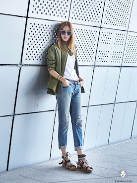 「streetfashionphotographer」｜「アイテム（サンダル）」を使った、아이즈매거진(eyesmag.com)さん（レディース・178cm）の春コーディネート