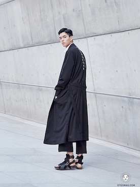 「streetfashionphotographer」｜「アイテム（サンダル）」を使った、아이즈매거진(eyesmag.com)さん（メンズ・184cm）の春コーディネート
