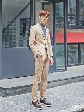 「streetfashionphotographer」｜「アイテム（パンツ）」を使った、아이즈매거진(eyesmag.com)さん（メンズ・184cm）の春コーディネート