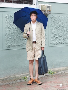 「streetfashionphotographer」｜「アイテム（バッグ）」を使った、아이즈매거진(eyesmag.com)さん（メンズ・176cm）の夏コーディネート