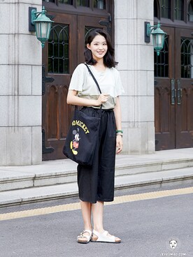 「streetsnap」｜「アイテム（アナログ腕時計）」を使った、아이즈매거진(eyesmag.com)さん（レディース・167cm）の夏コーディネート
