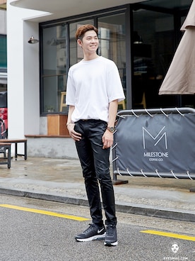 「streetsnap」｜「アイテム（その他シューズ）」を使った、아이즈매거진(eyesmag.com)さん（メンズ・174cm）の夏コーディネート
