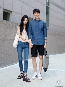 「streetfashionphotographer」｜「アイテム（サンダル）」を使った、아이즈매거진(eyesmag.com)さん（メンズ・180cm）の夏コーディネート