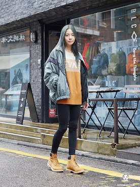 「streetsnap」｜「アイテム（ブーツ）」を使った、아이즈매거진(eyesmag.com)さん（レディース・163cm）の秋コーディネート
