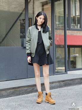 「streetsnap」｜「アイテム（ブーツ）」を使った、아이즈매거진(eyesmag.com)さん（レディース・167cm）の秋コーディネート
